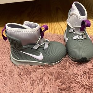 Nike toddler boots